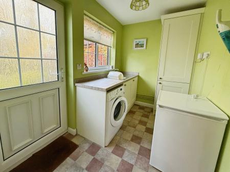 2 bedroom Detached bungalow for sale in Lodge Lane, Upton, DN21