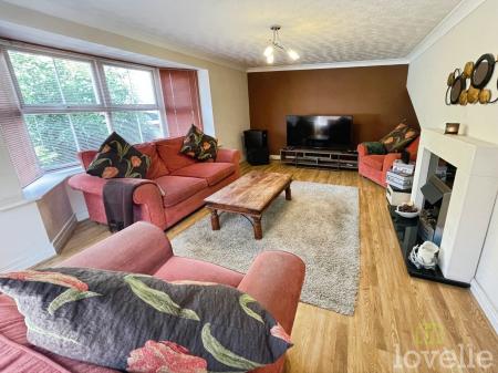 4 bedroom Detached house for sale in Ling Drive, Gainsborough, DN21