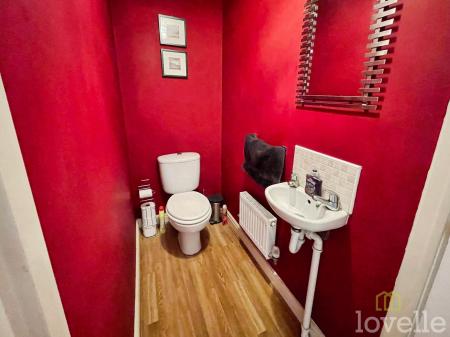 4 bedroom Detached house for sale in Ling Drive, Gainsborough, DN21