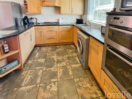 4 bedroom Detached house for sale in Ling Drive, Gainsborough, DN21