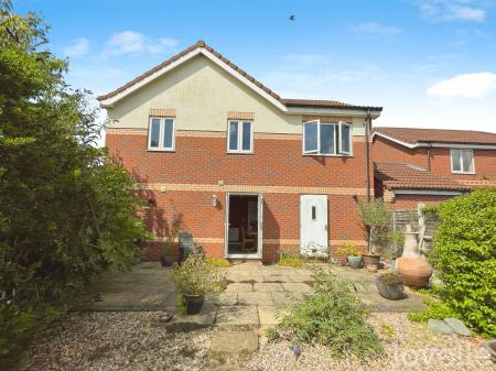 4 bedroom Detached house for sale in Ling Drive, Gainsborough, DN21
