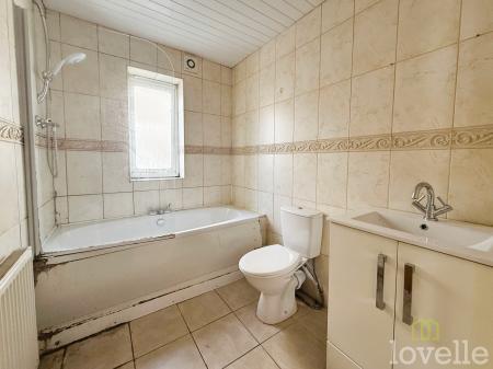 4 bedroom Semi-detached house for sale in All Saints Mews, Gainsborough, DN21