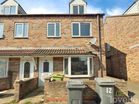 4 bedroom Semi-detached house for sale in All Saints Mews, Gainsborough, DN21