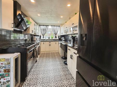 3 bedroom Detached house for sale in Ravendale Road, Gainsborough, DN21