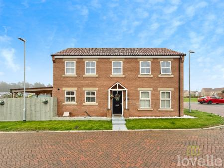 3 bedroom Detached house for sale in Parkside Way, Gainsborough, DN21