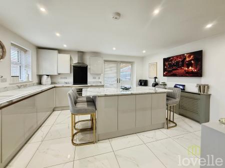 3 bedroom Detached house for sale in Parkside Way, Gainsborough, DN21