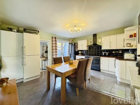 2 bedroom End of terrace house for sale in High Street, Blyton, DN21