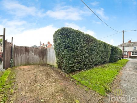 2 bedroom End of terrace house for sale in High Street, Blyton, DN21