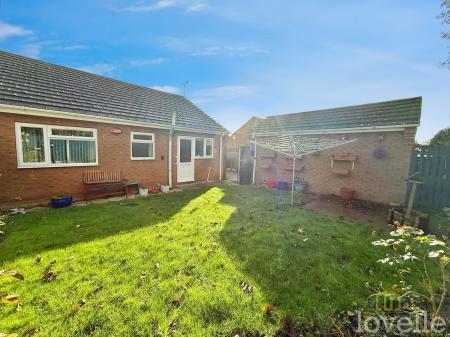 2 bedroom Semi-detached bungalow for sale in Bramley Court, Gainsborough, DN21