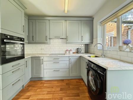 2 bedroom Semi-detached bungalow for sale in Bramley Court, Gainsborough, DN21