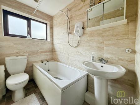 2 bedroom Semi-detached house for sale in Copper Beech Close, Gainsborough, DN21