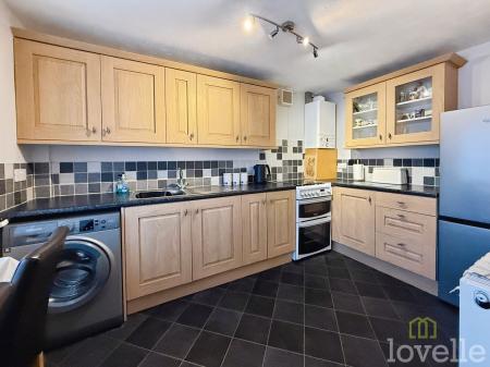 2 bedroom Semi-detached house for sale in Copper Beech Close, Gainsborough, DN21
