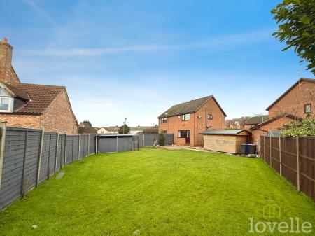 2 bedroom Semi-detached house for sale in Copper Beech Close, Gainsborough, DN21