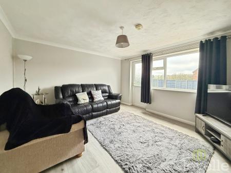 2 bedroom Semi-detached house for sale in Copper Beech Close, Gainsborough, DN21