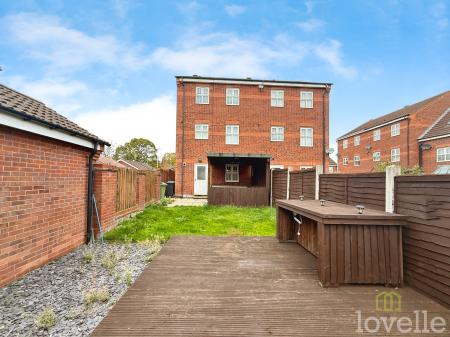 3 bedroom Semi-detached house for sale in The Holt, Gainsborough, DN21