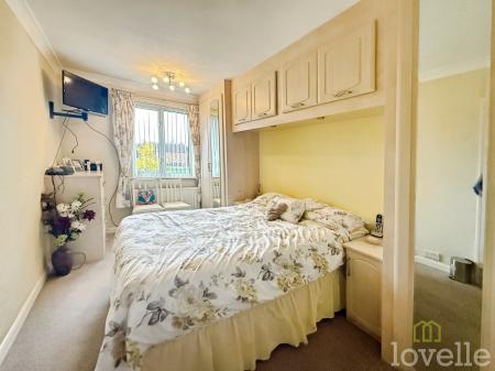 3 bedroom Semi-detached house for sale in Queensfield, Gainsborough, DN21