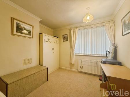 3 bedroom Semi-detached house for sale in Queensfield, Gainsborough, DN21