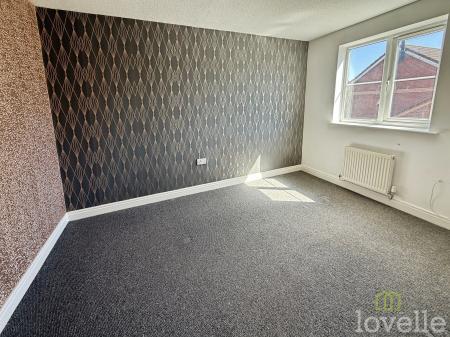4 bedroom Semi-detached house for sale in Heron Drive, Gainsborough, DN21