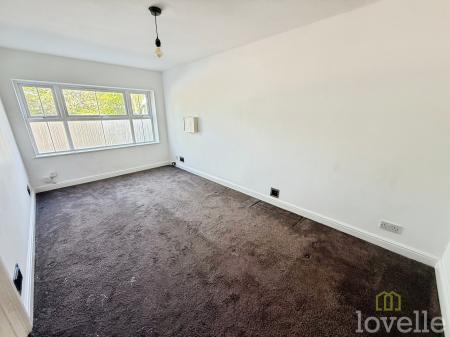 4 bedroom Semi-detached house for sale in Heron Drive, Gainsborough, DN21