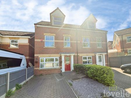 4 bedroom Semi-detached house for sale in Heron Drive, Gainsborough, DN21