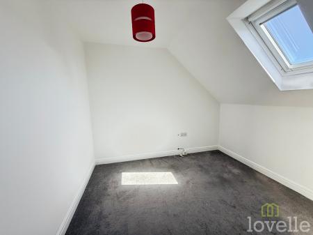 4 bedroom Semi-detached house for sale in Heron Drive, Gainsborough, DN21
