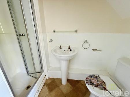 4 bedroom Semi-detached house for sale in Heron Drive, Gainsborough, DN21