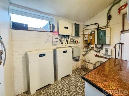 4 bedroom Detached bungalow for sale in Stockwith Road, Misterton, DN10