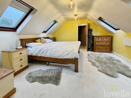 4 bedroom Detached bungalow for sale in Stockwith Road, Misterton, DN10