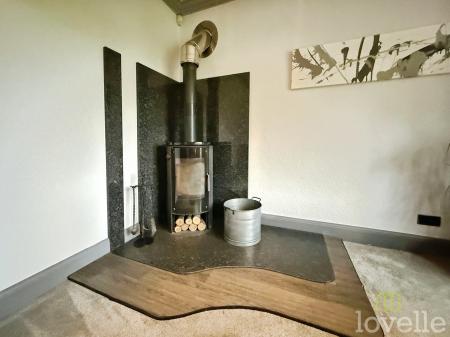 4 bedroom Detached bungalow for sale in Stockwith Road, Misterton, DN10