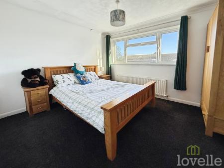 4 bedroom Detached house for sale in Morton Road, Laughton, DN21