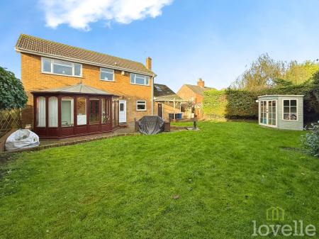 4 bedroom Detached house for sale in Morton Road, Laughton, DN21