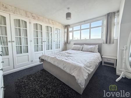 4 bedroom Detached house for sale in Morton Road, Laughton, DN21