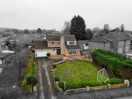 4 bedroom Detached house for sale in Morton Road, Laughton, DN21