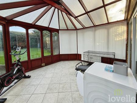 4 bedroom Detached house for sale in Morton Road, Laughton, DN21