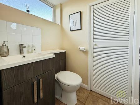 4 bedroom Detached house for sale in Morton Road, Laughton, DN21