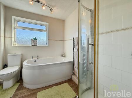 4 bedroom Detached house for sale in Morton Road, Laughton, DN21