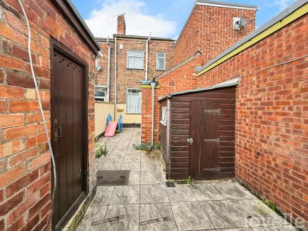 2 bedroom Terraced House for sale in Lewis Street, Gainsborough, DN21