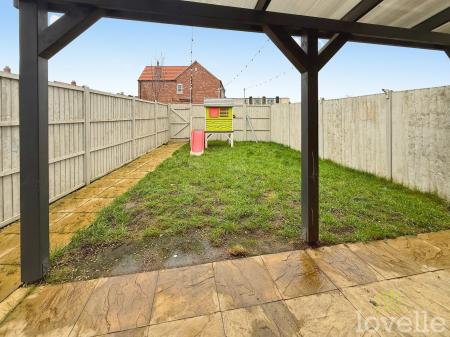 3 bedroom Semi-detached house for sale in Swale Drive, Gainsborough, DN21