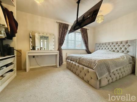 3 bedroom Semi-detached house for sale in Swale Drive, Gainsborough, DN21