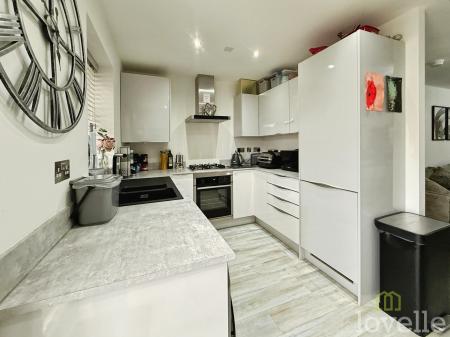 3 bedroom Semi-detached house for sale in Swale Drive, Gainsborough, DN21