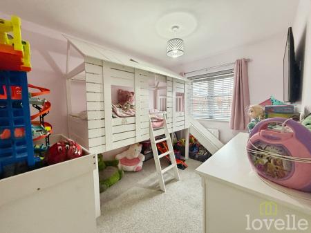 3 bedroom Semi-detached house for sale in Swale Drive, Gainsborough, DN21