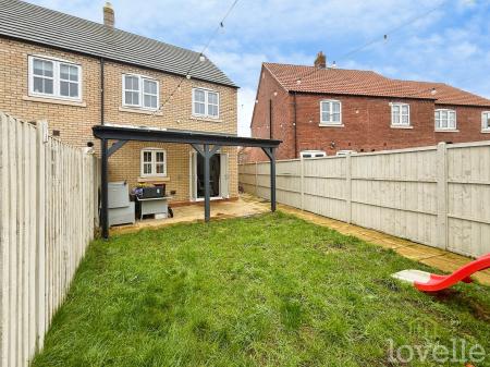 3 bedroom Semi-detached house for sale in Swale Drive, Gainsborough, DN21