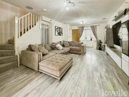 3 bedroom Semi-detached house for sale in Swale Drive, Gainsborough, DN21