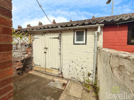 2 bedroom Terraced House to let in Waterworks Street, Gainsborough, DN21