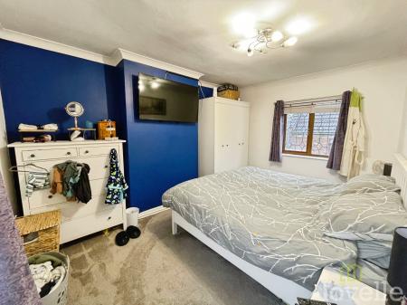 4 bedroom Semi-detached house for sale in Main Street, West Stockwith, DN10