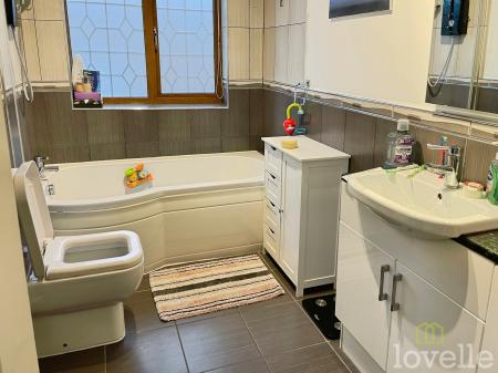 4 bedroom Semi-detached house for sale in Main Street, West Stockwith, DN10