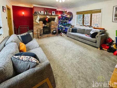 4 bedroom Semi-detached house for sale in Main Street, West Stockwith, DN10