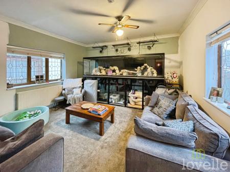 4 bedroom Semi-detached house for sale in Main Street, West Stockwith, DN10