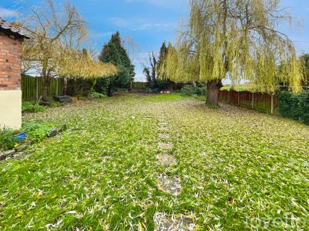 4 bedroom Semi-detached house for sale in Main Street, West Stockwith, DN10