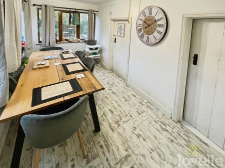 4 bedroom Semi-detached house for sale in Main Street, West Stockwith, DN10